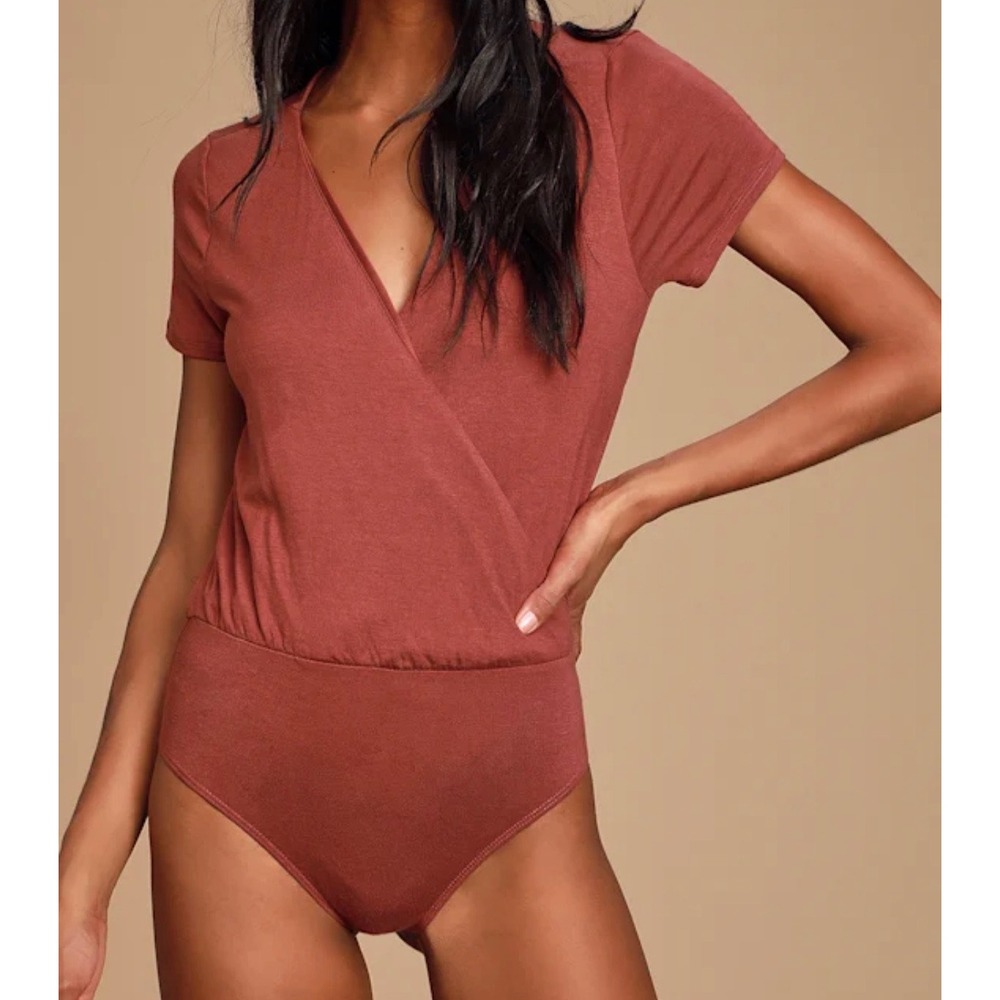 Lulus Marren Rust Red Short Sleeve Surplice V-Neck Bodysuit Small NEW